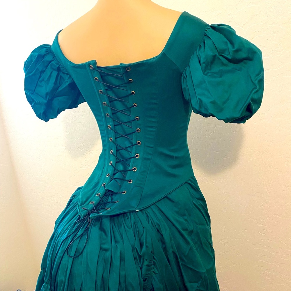 Green Victorian Bustle Dress Interview with the Vampire 1800’s Costume Cosplay